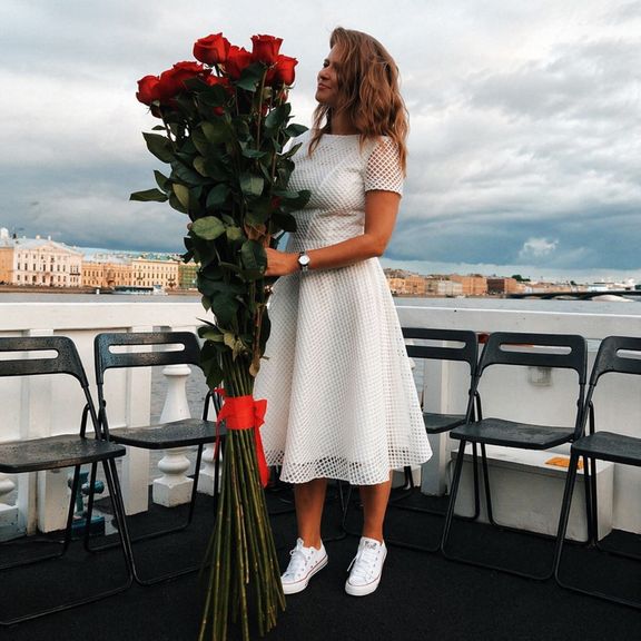 Букет 21 красная роза высотой 150см (для Игоря Чехова и Юлии Топольницкой)