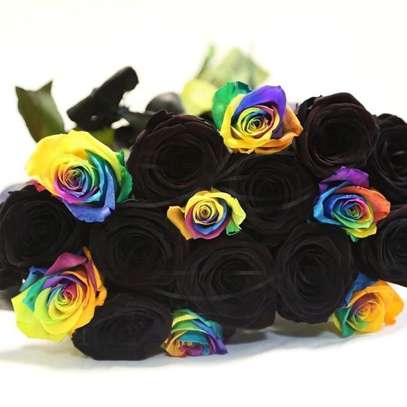 Букет 17 роз черных и радужных