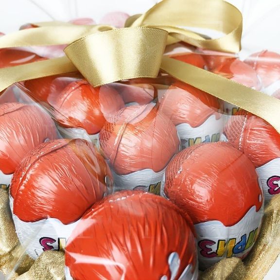 Набор 30 шоколадных яиц Киндер Сюрприз (kinder surprise)