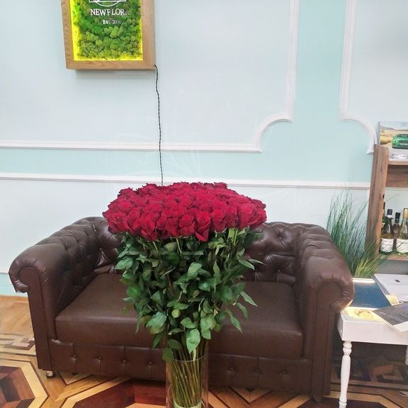 Букет 101 красная роза высотой 120см