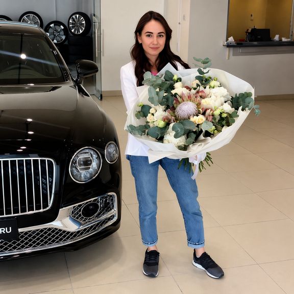 Букет с гортензиями, орхидеями и протеей (для Bentley Motors St.P)