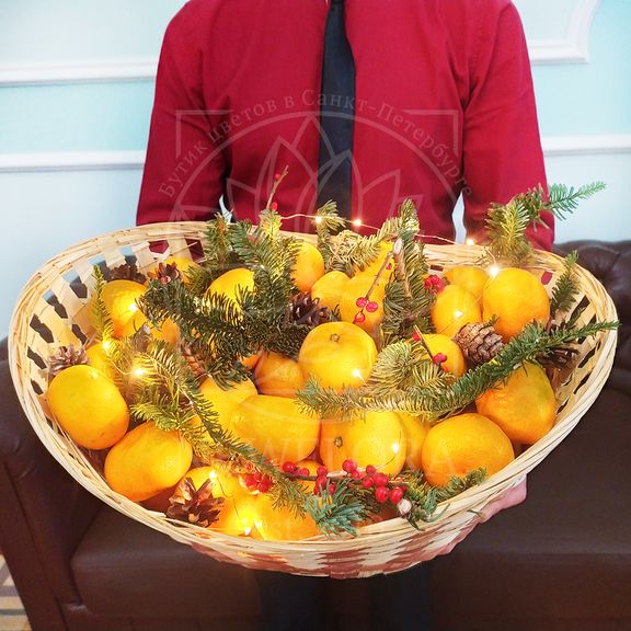 Новогодний набор мандаринов (7кг) с гирляндой, пихтой и шишками