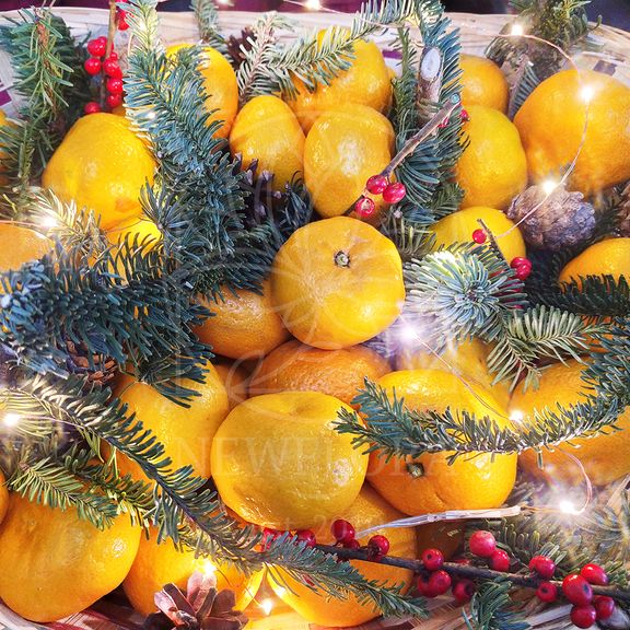 Новогодний набор мандаринов (7кг) с гирляндой, пихтой и шишками