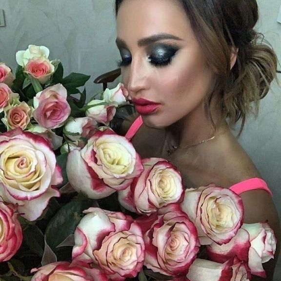 Букет 101 красно-белая роза «Sweetness» (Ольга Бузова)