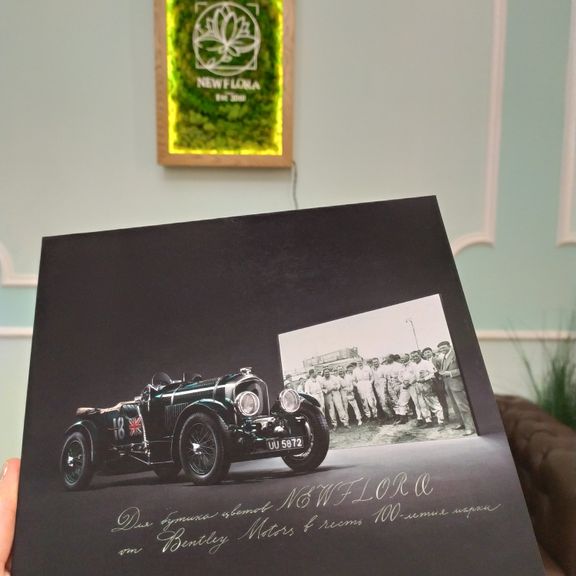 Букет 19 пионовидных ароматных роз с орхидеями и эвкалиптом (для Bentley Motors St.P)