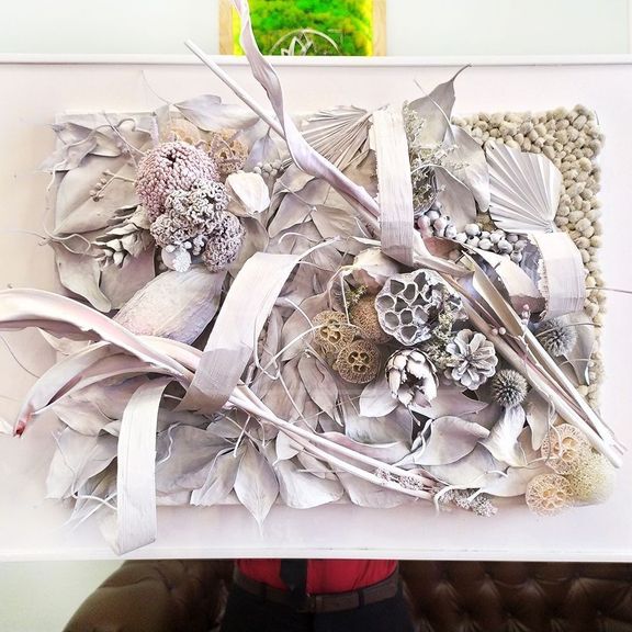 Картина из сухоцветов с тропическим эвкалиптом, лотосом и банксией №1