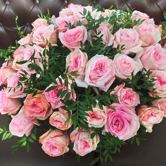 Корзина 49 пионовидная ароматная роза Пинк Охара (Pink Ohara)