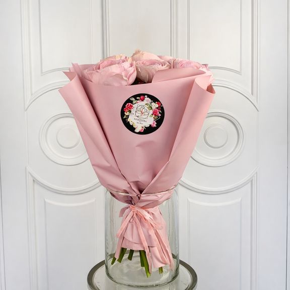 Букет 9 розовых ранункулюсов