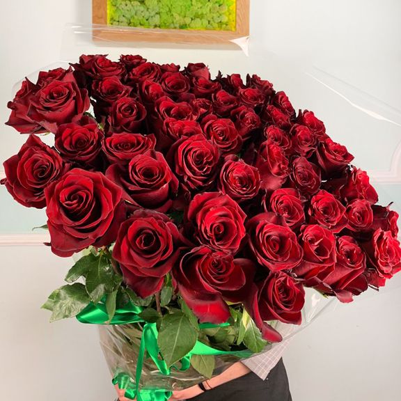 Букет 51 красная роза высотой 140см