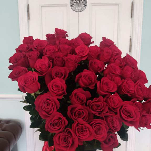 Букет 51 красных роз высотой 130см