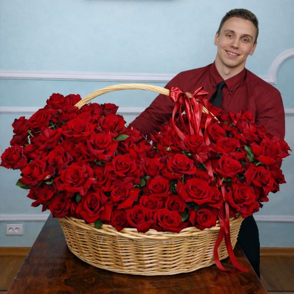 Корзина 151 красная роза (Эквадор)