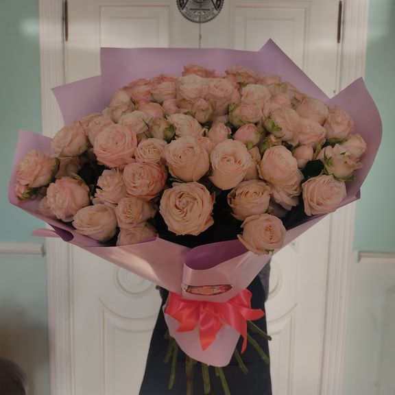 Букет 25 кустовых пионовидных роз