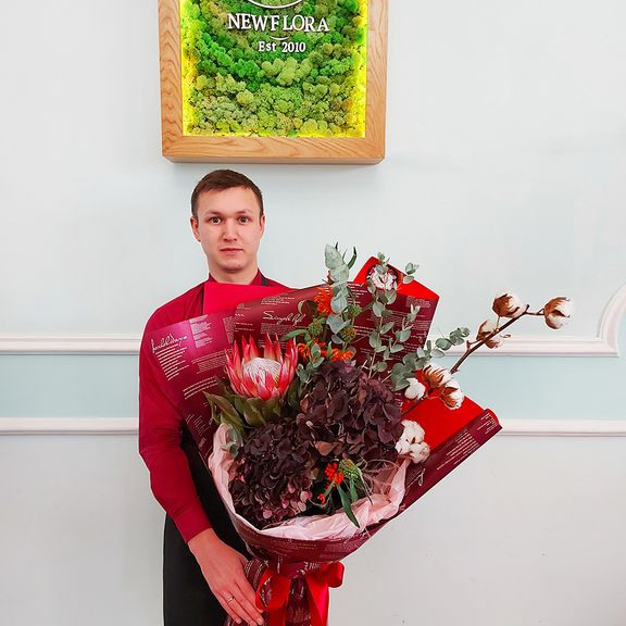 Букет леонотисов с гортензией, протеей, стифой, хлопком и эвкалиптом
