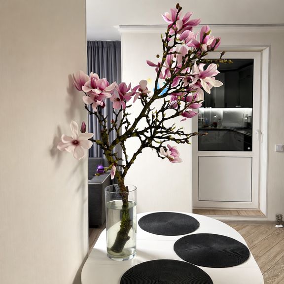 Магнолия срезанная ветка 100-130см (поштучно)