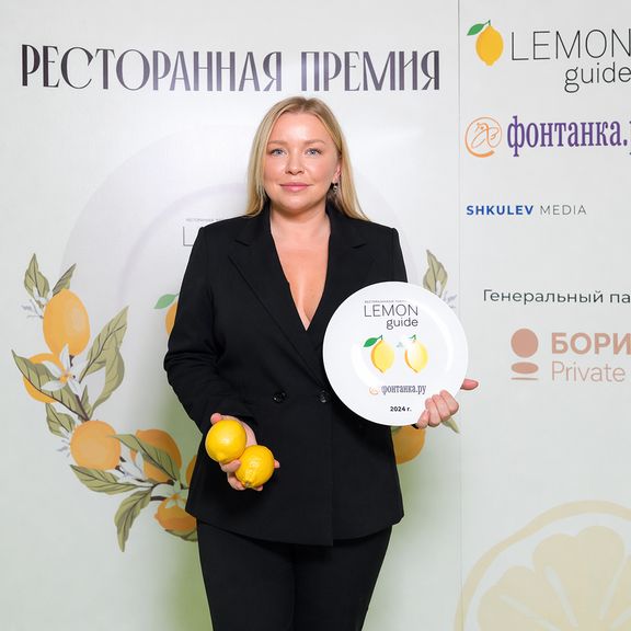 Букет 7 лотосов Нимфея с эвкалиптом (для Галины Рогалевой)