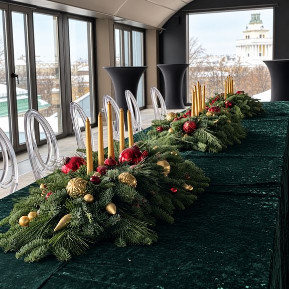 Новогоднее украшение с нобилисом и свечами (для Veuve Clicquot и SO/ St. Petersburg)