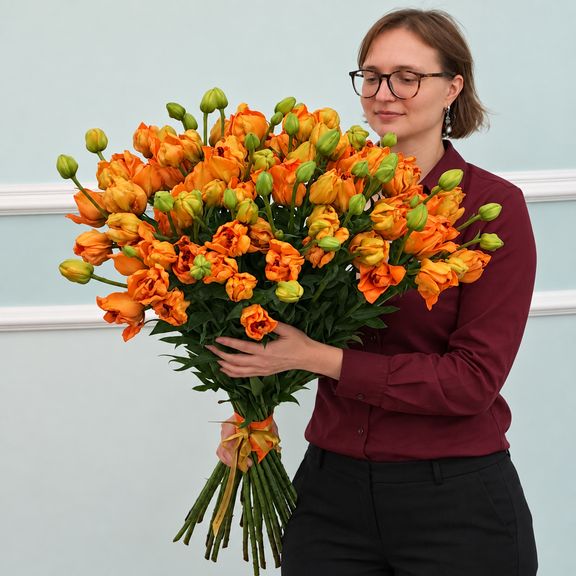 Букет 35 попугайных оранжевых лилий «Orange Lampion» 100 см