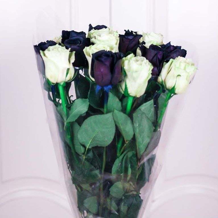 Букет 19 роз черные с белыми