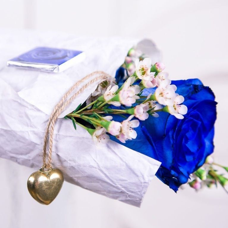 1 синяя роза с оформлением и кулон-сердечко из латуни (Italy, Stilars est.1972)