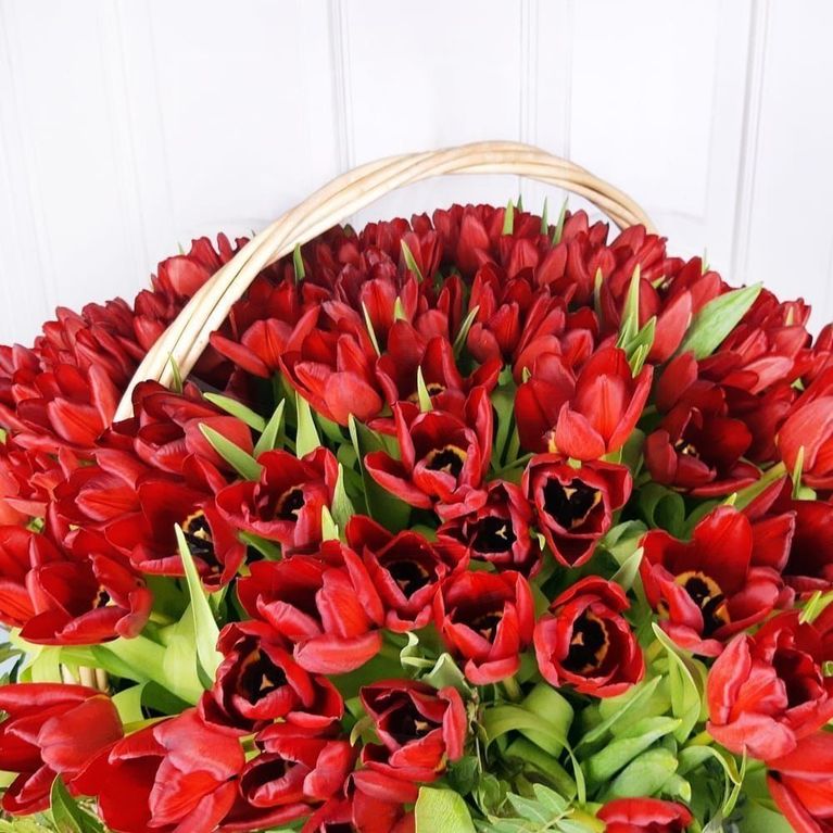 Корзина цветов 201 тюльпан (D60см)