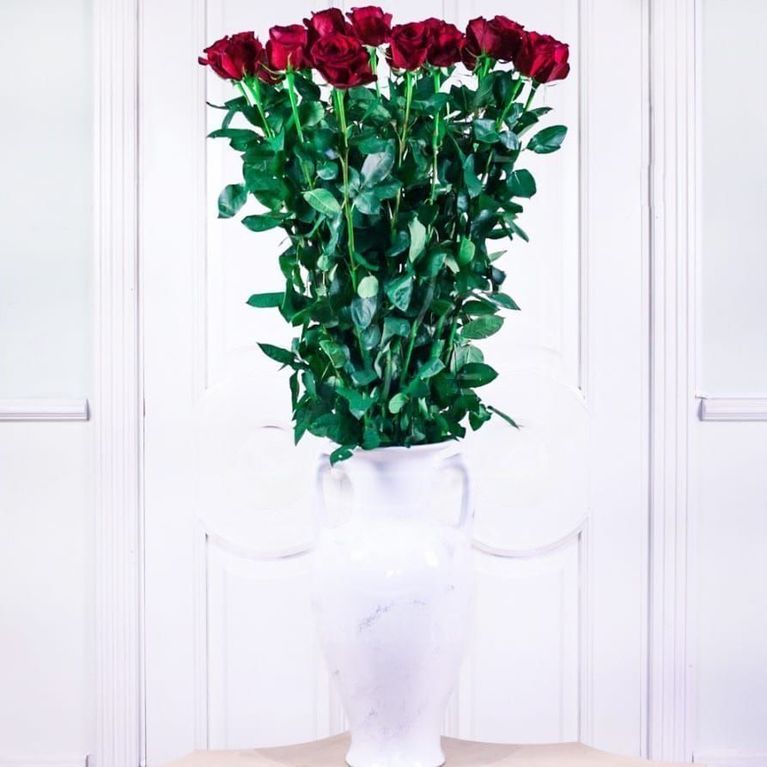 Букет 21 красная роза высотой 140см