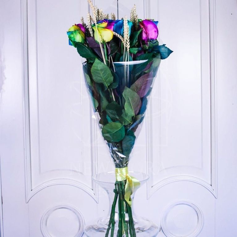 Букет 9 радужных роз с рожью (Premium)
