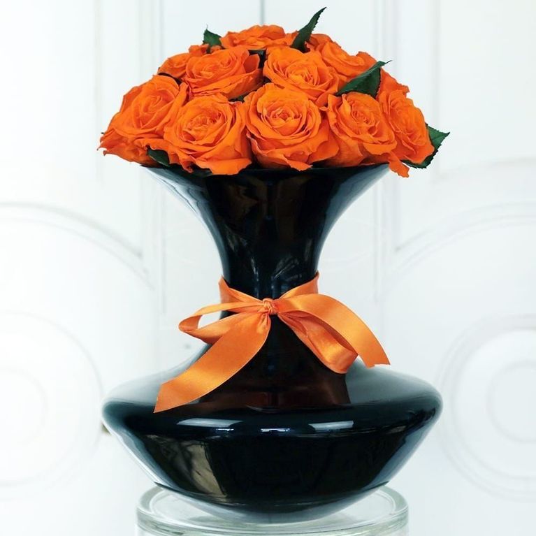 21 стабилизированная роза в вазе