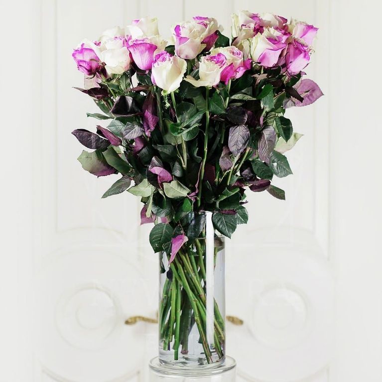 25 бело-розовых роз (Premium) в вазе