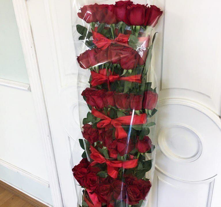 Букет 35 красных роз высотой 180см (каскад, микс)