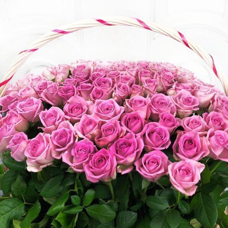 Корзина цветов 101 розовая роза (aqua)