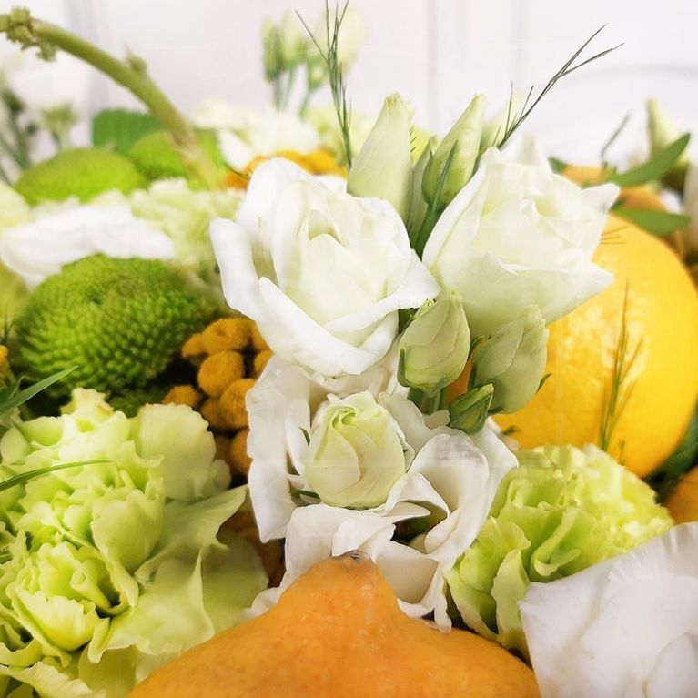 Композиция с лимонами и цветами (заказчик Ginza)