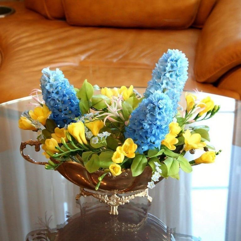 Композиция керамических (фарфоровых) цветов с гиацинтами из полимернойглины купить с доставкой в СПб