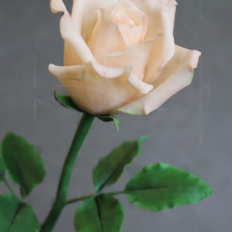 Розы керамические персиковые из полимерной глины