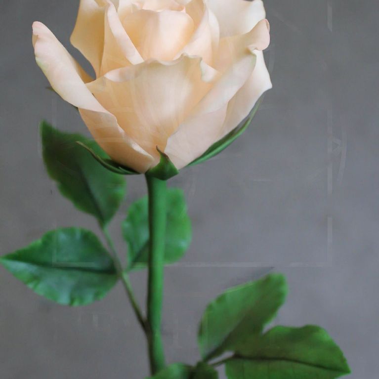 Розы керамические персиковые из полимерной глины