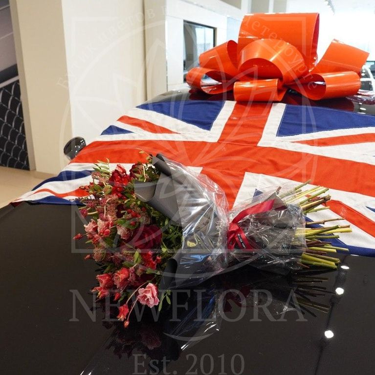 Букет «красная бомба» с розами, амарантом и целозией (заказчик Bentley)
