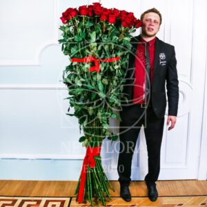 Букет 101 красная роза высотой 180см
