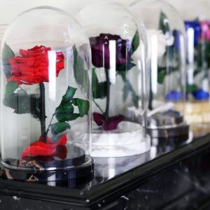 Стабилизированная роза в колбе на мраморной подставке, Россия