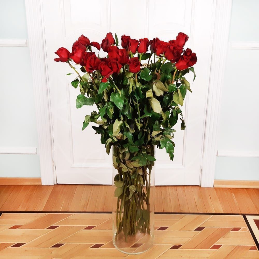 Букет 29 красных роз высотой 120см
