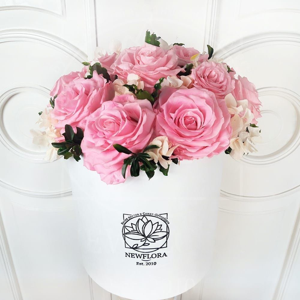 Шляпная коробка со стабилизированными розами и гортензиями (долгоживущие цветы)
