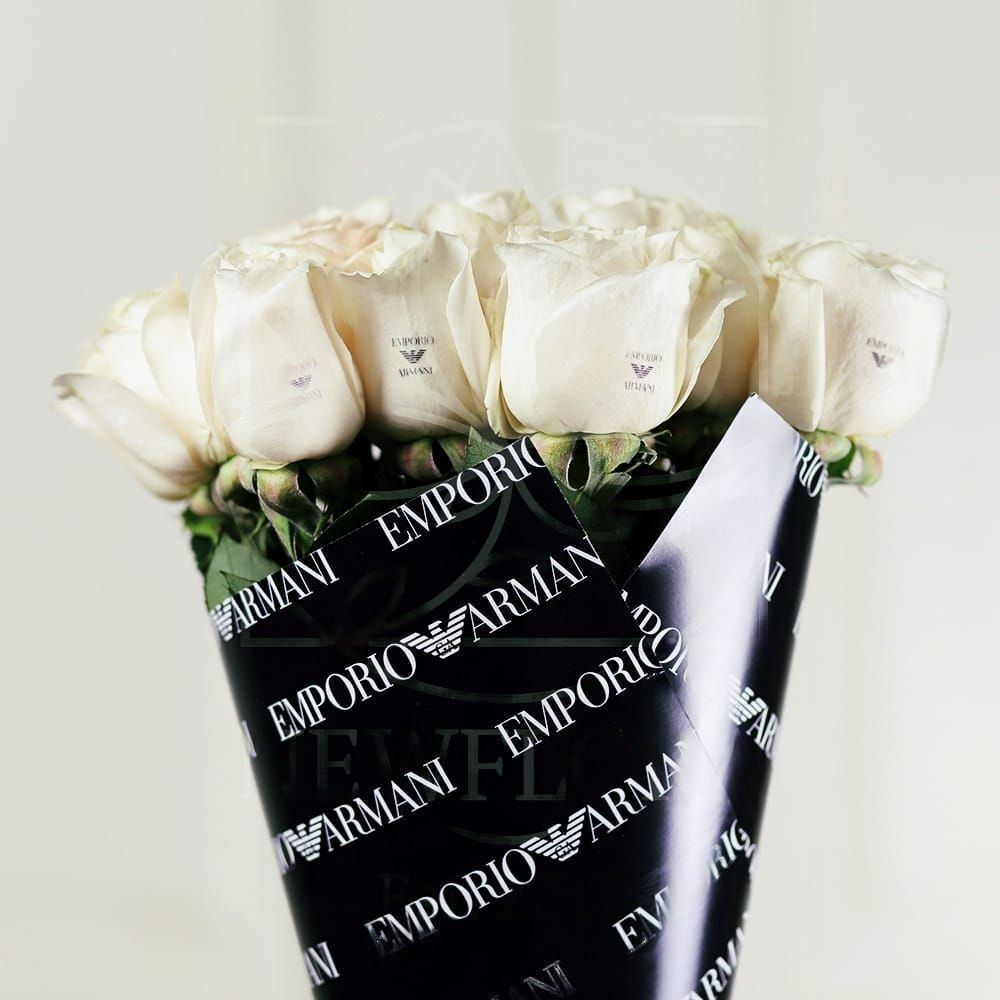 Букет 11 белых роз Emporio Armani