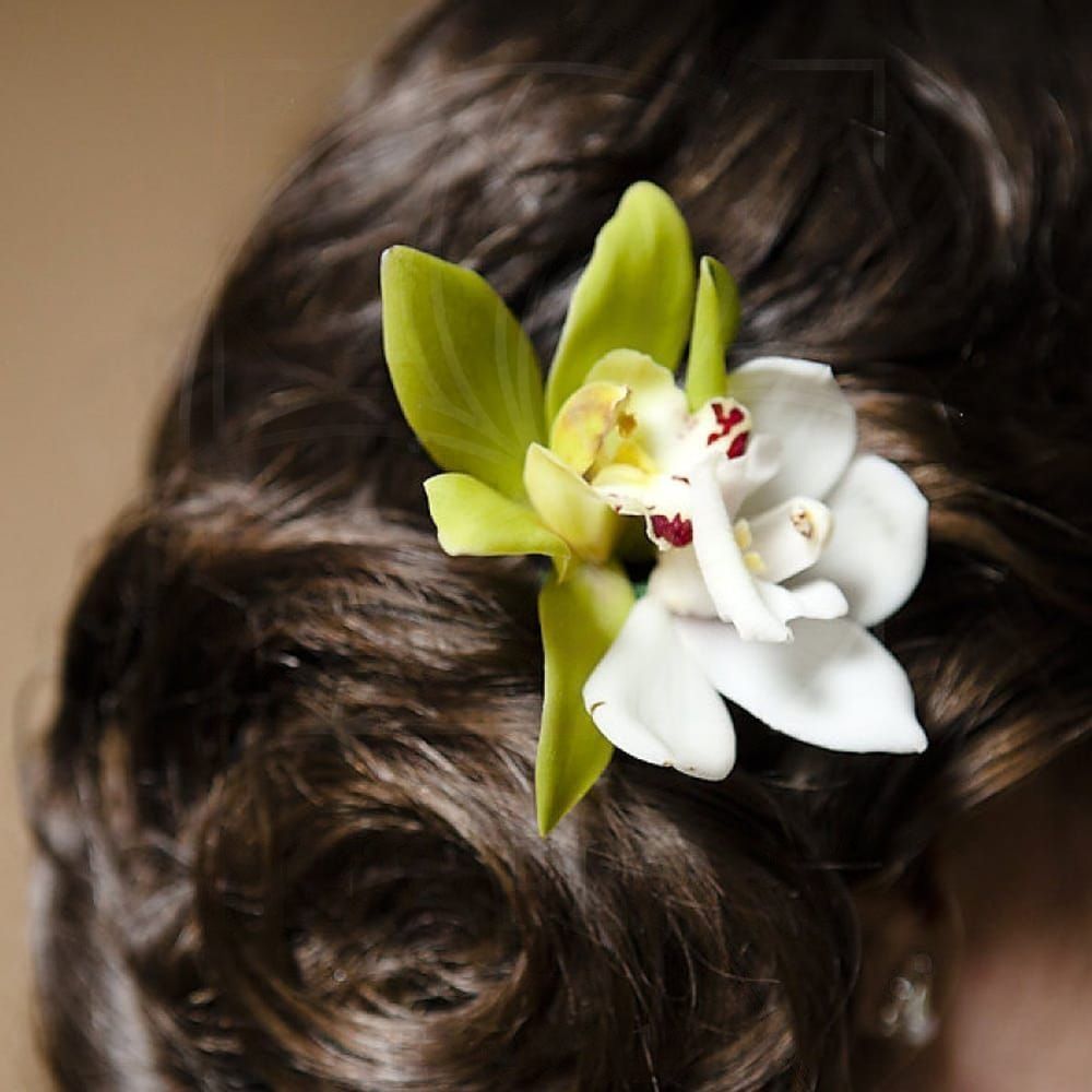 Заколка для волос из живых цветов с орхидеями цимбидиум