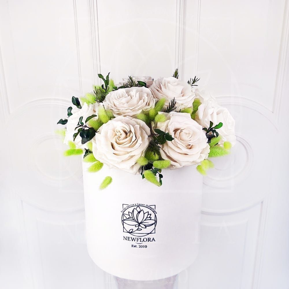 Шляпная коробка со стабилизированными розами (долгоживущие цветы)