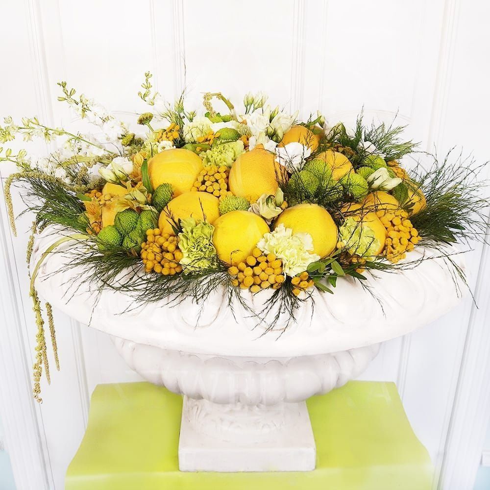 Авторская композиция с лимонами и цветами (заказчик Ginza)