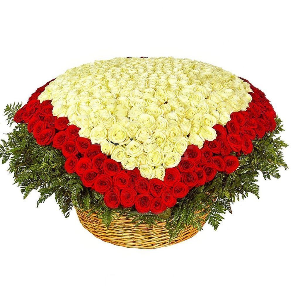 Огромная корзина цветов 501 роза сердце