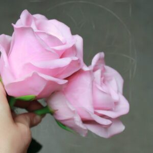 Розы керамические розовые из полимерной глины