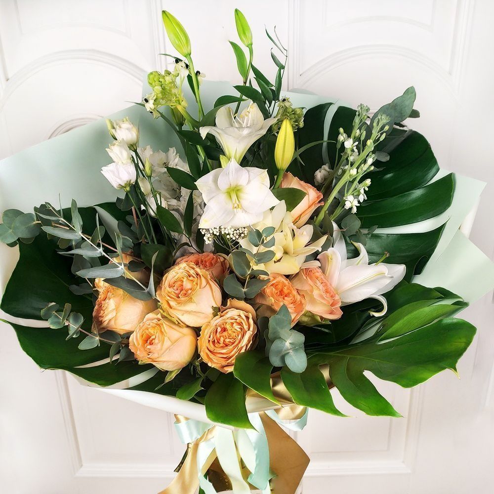 Букет пионовидных роз с лилией, дельфиниум, орнитогалум и ...
 Дельфиниум Букет