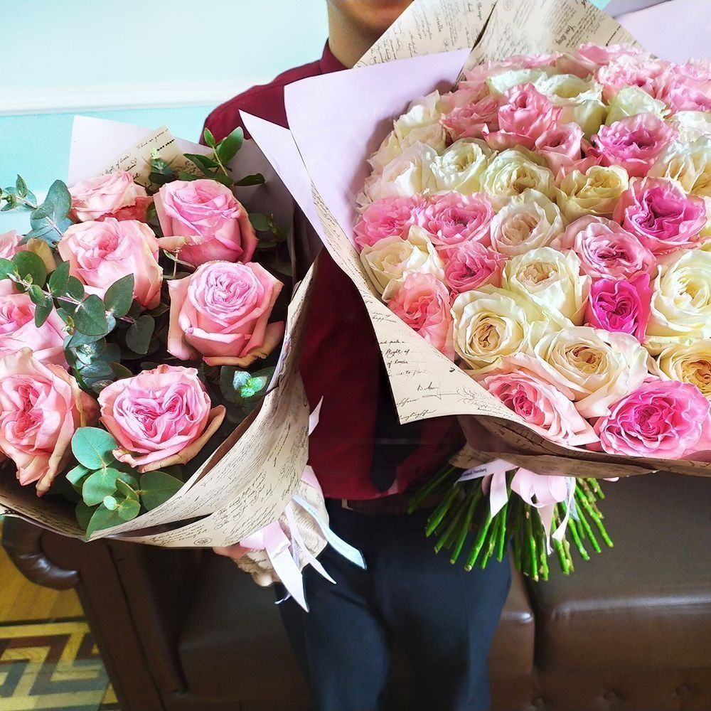 Набор из двух букетов с пионовидными розами для мамы и дочери