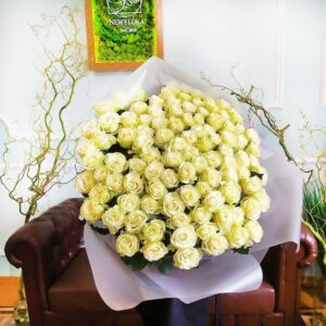 Букет 101 белая роза высотой 100см с оформлением